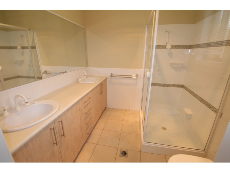 5 Prestwick Place, West Wodonga VIC 3690