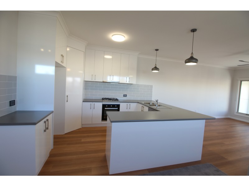 27 Elmwood Circuit, Wodonga VIC 3690