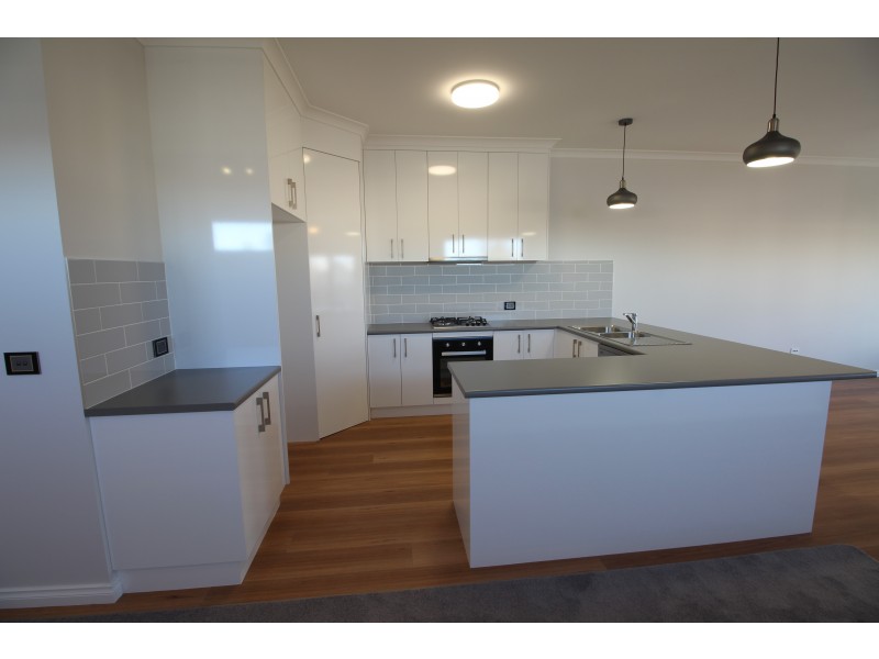 27 Elmwood Circuit, Wodonga VIC 3690