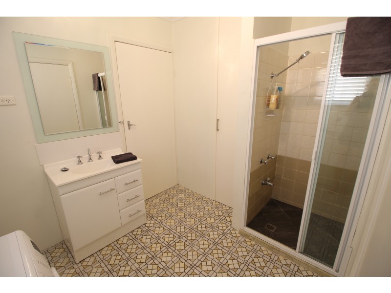 2/564 Thurgoona Street, Albury NSW 2640