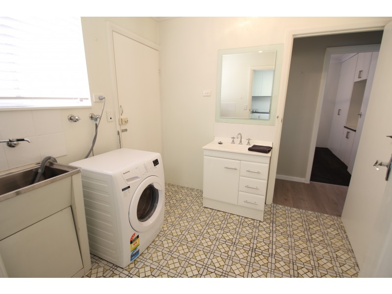 2/564 Thurgoona Street, Albury NSW 2640