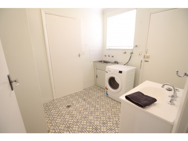 2/564 Thurgoona Street, Albury NSW 2640