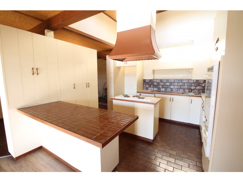 2/327 Urana Road, Lavington NSW 2641