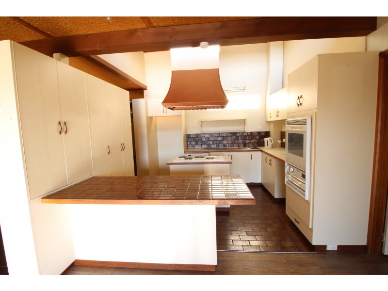 2/327 Urana Road, Lavington NSW 2641