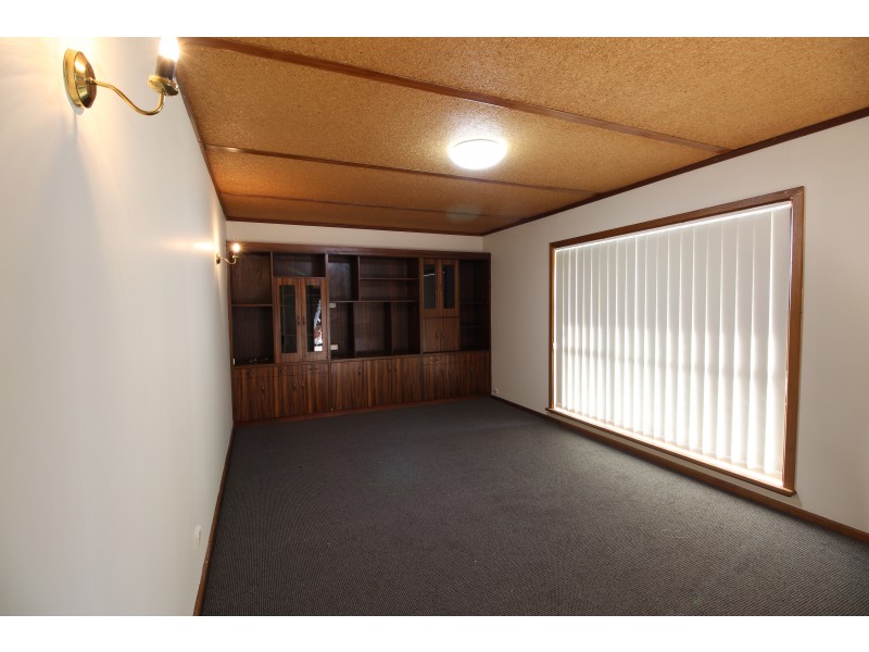 2/327 Urana Road, Lavington NSW 2641