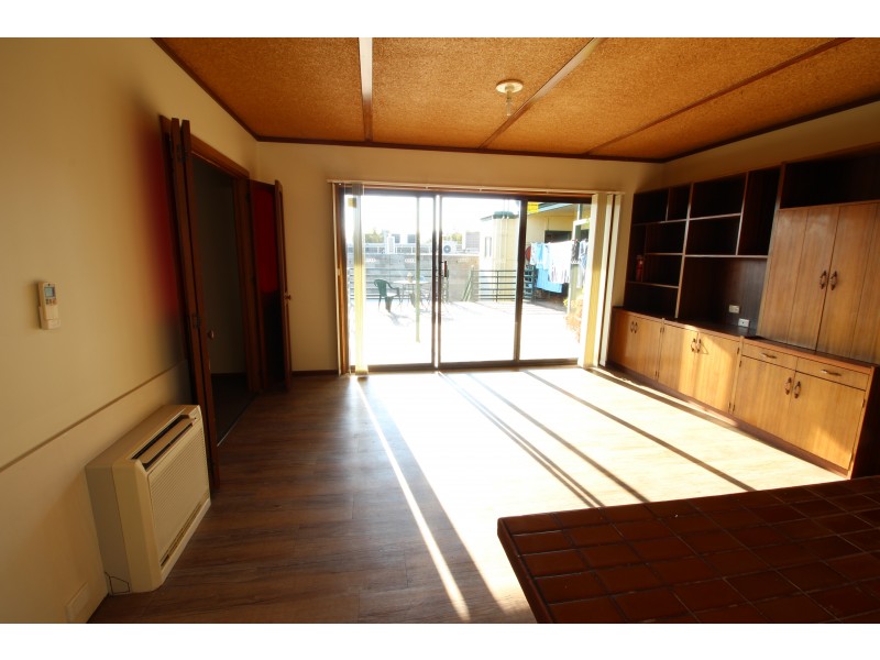 2/327 Urana Road, Lavington NSW 2641