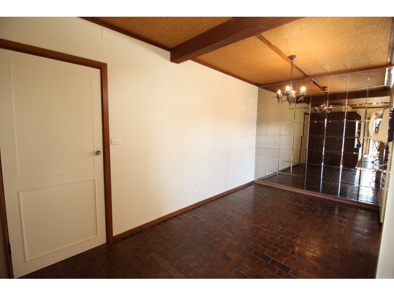 2/327 Urana Road, Lavington NSW 2641