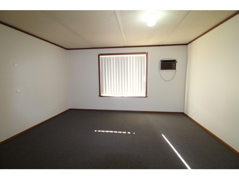 2/327 Urana Road, Lavington NSW 2641