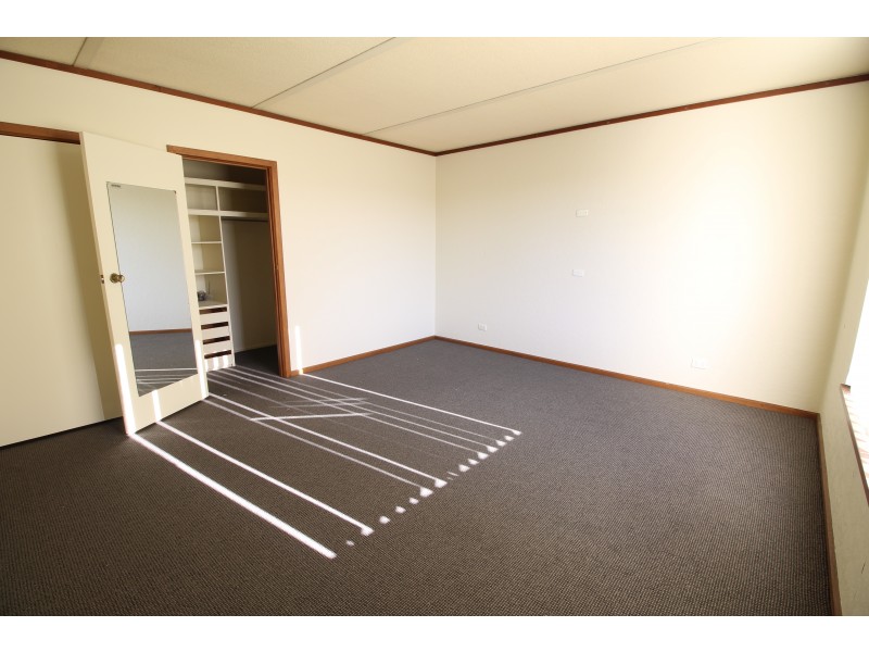 2/327 Urana Road, Lavington NSW 2641