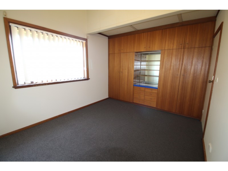 2/327 Urana Road, Lavington NSW 2641