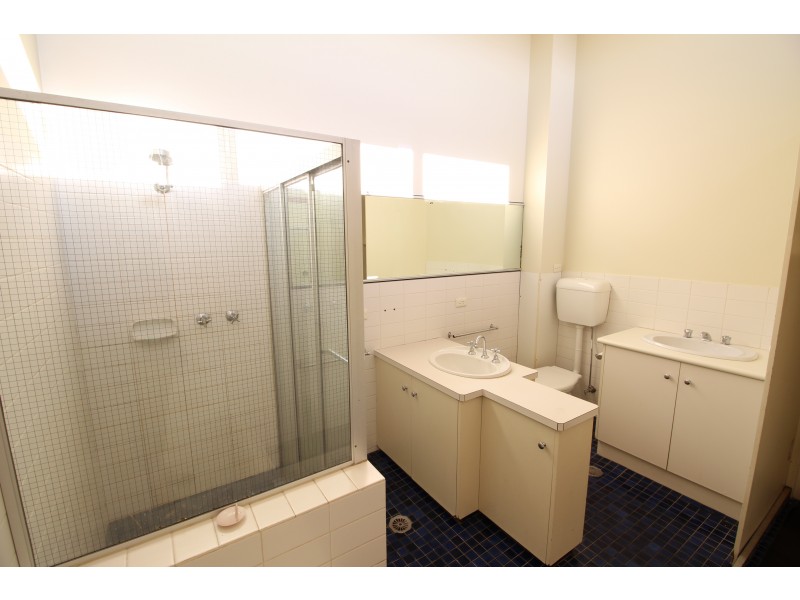 2/327 Urana Road, Lavington NSW 2641