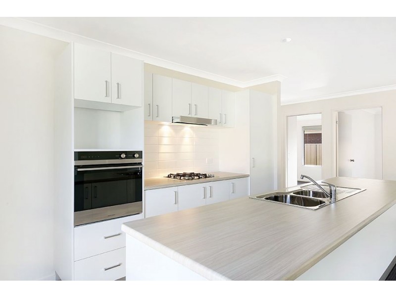 60 Royce Crescent, Lavington NSW 2641