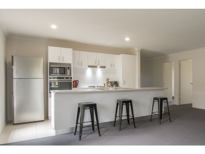 60 Royce Crescent, Lavington NSW 2641