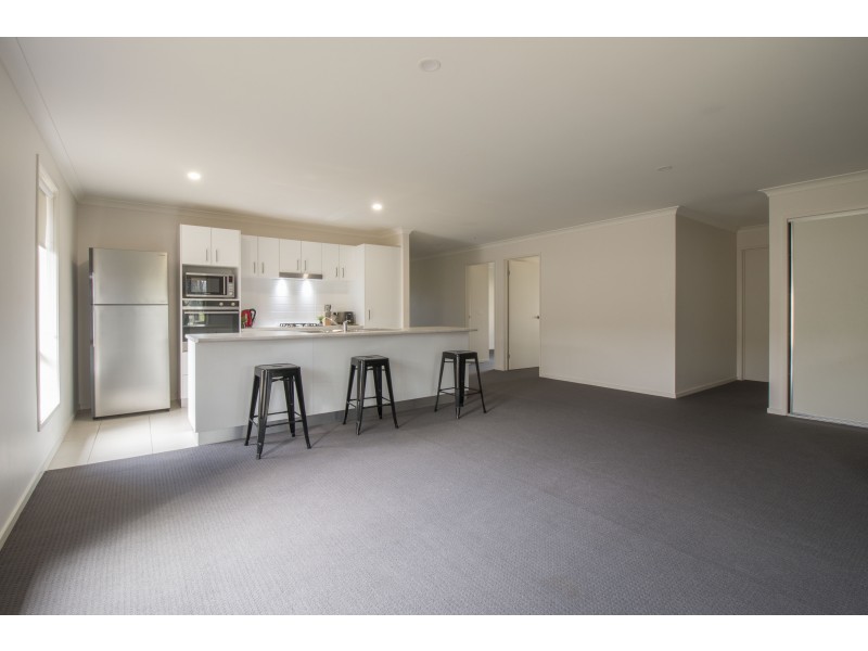 60 Royce Crescent, Lavington NSW 2641