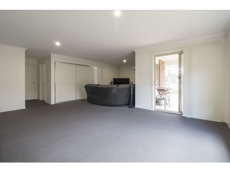 60 Royce Crescent, Lavington NSW 2641