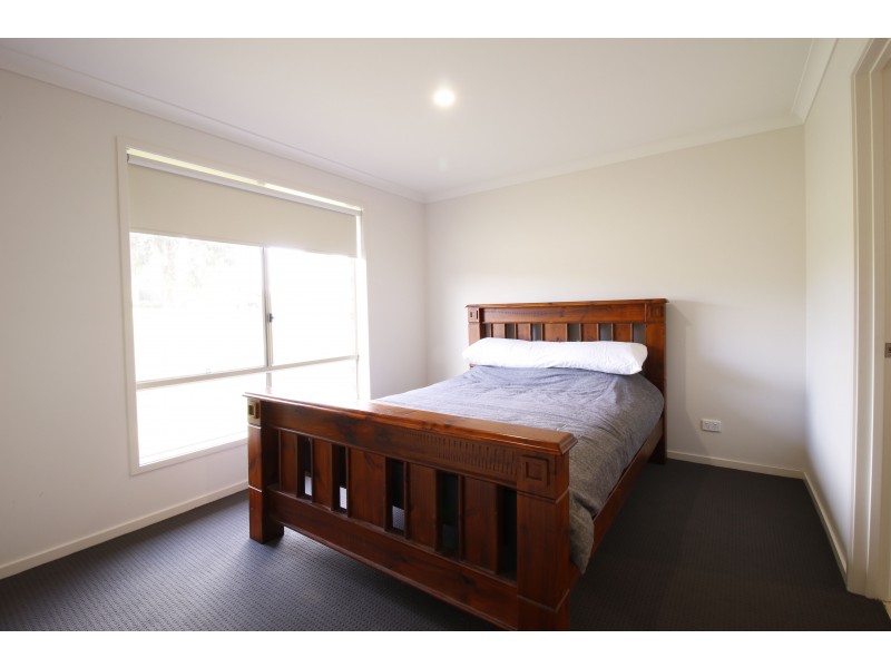 60 Royce Crescent, Lavington NSW 2641