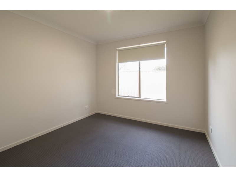 60 Royce Crescent, Lavington NSW 2641