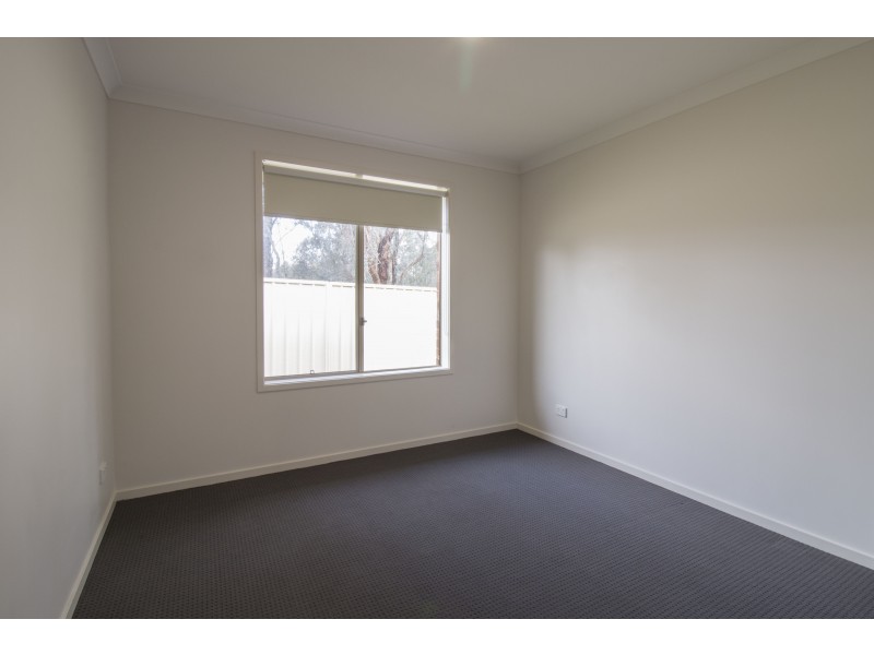 60 Royce Crescent, Lavington NSW 2641