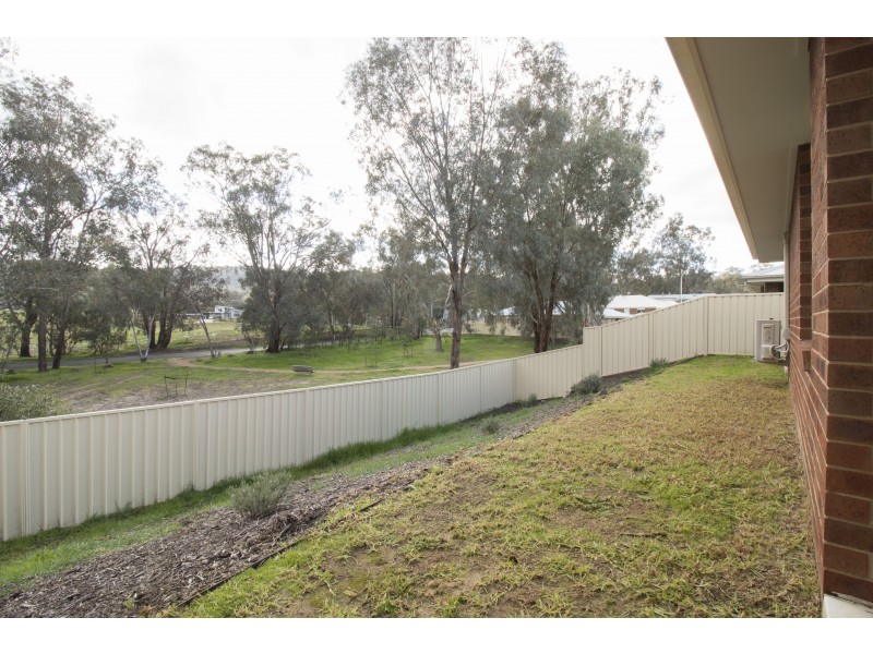 60 Royce Crescent, Lavington NSW 2641