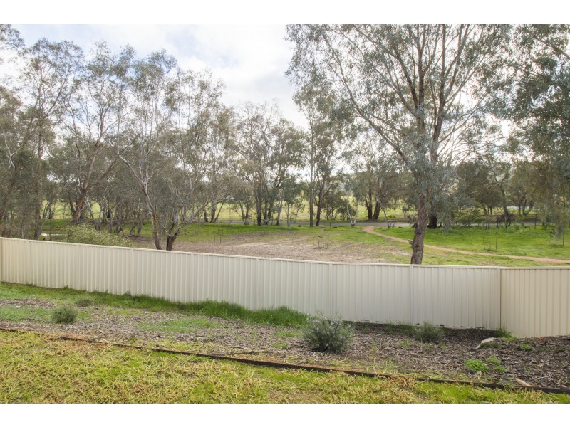 60 Royce Crescent, Lavington NSW 2641