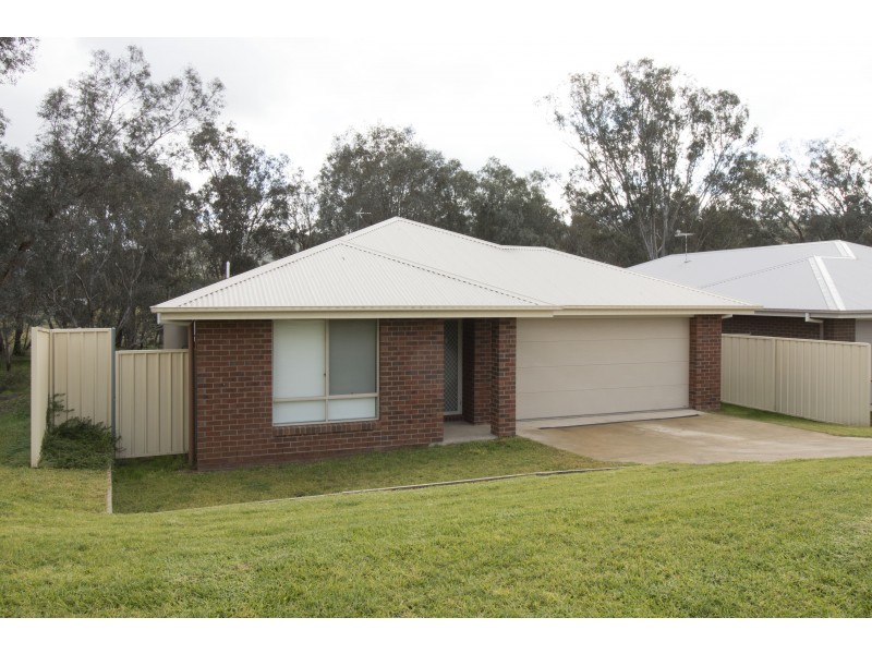 60 Royce Crescent, Lavington NSW 2641