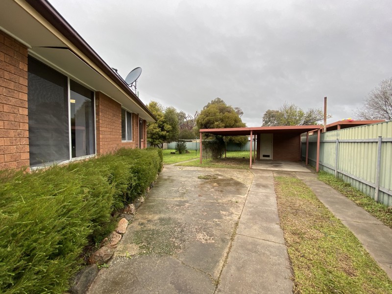 18 Hotham Circuit, Thurgoona NSW 2640