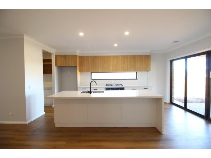 38 Stockman Circuit, Thurgoona NSW 2640