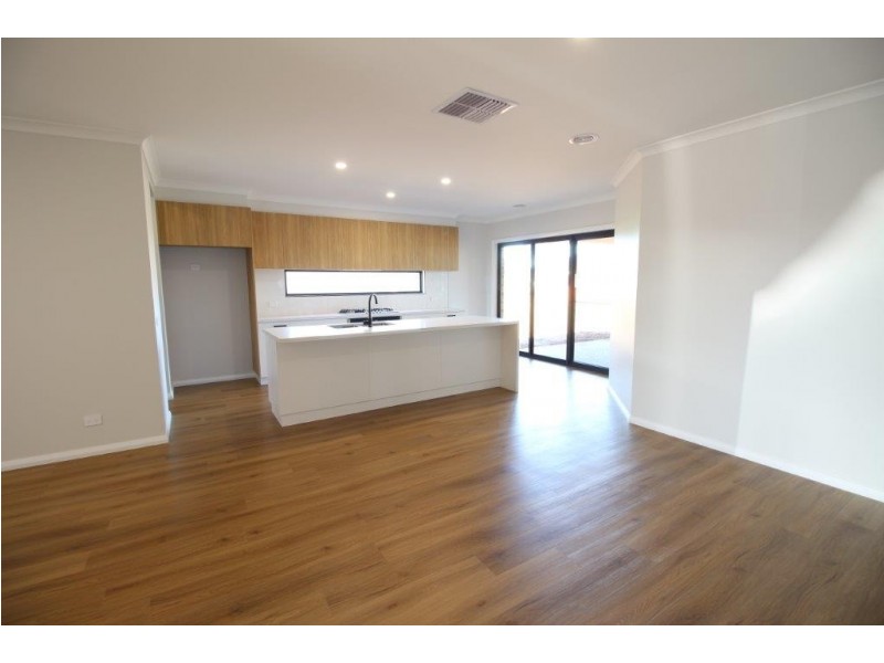 38 Stockman Circuit, Thurgoona NSW 2640