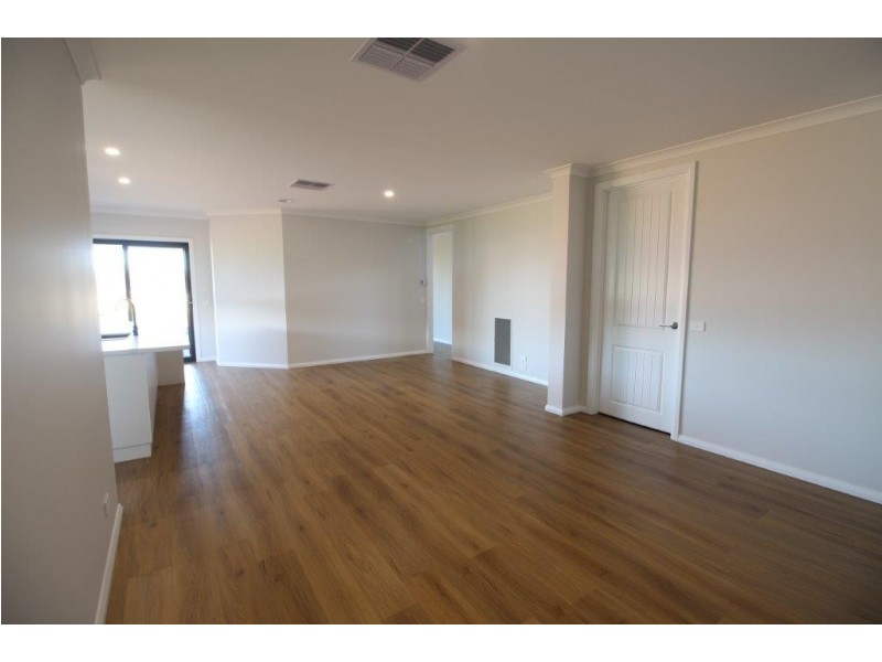 38 Stockman Circuit, Thurgoona NSW 2640