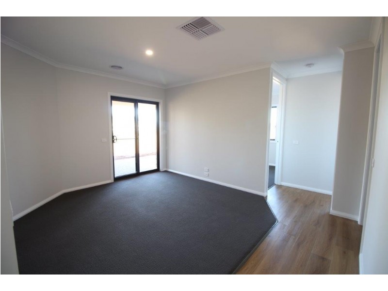 38 Stockman Circuit, Thurgoona NSW 2640