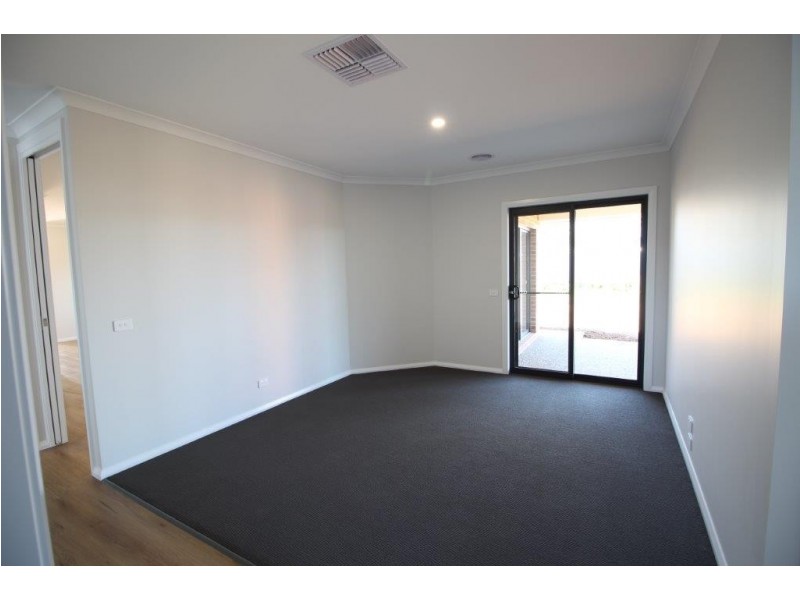 38 Stockman Circuit, Thurgoona NSW 2640