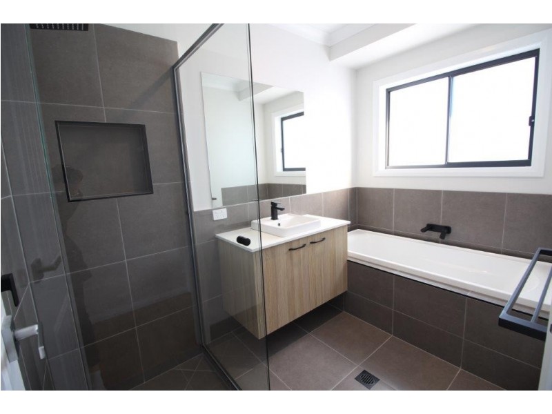 38 Stockman Circuit, Thurgoona NSW 2640