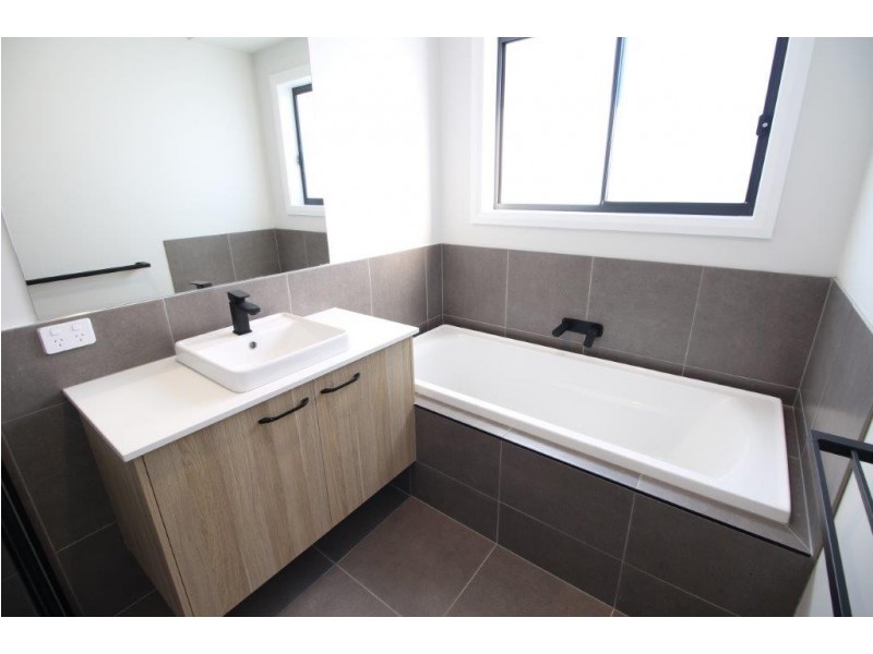 38 Stockman Circuit, Thurgoona NSW 2640