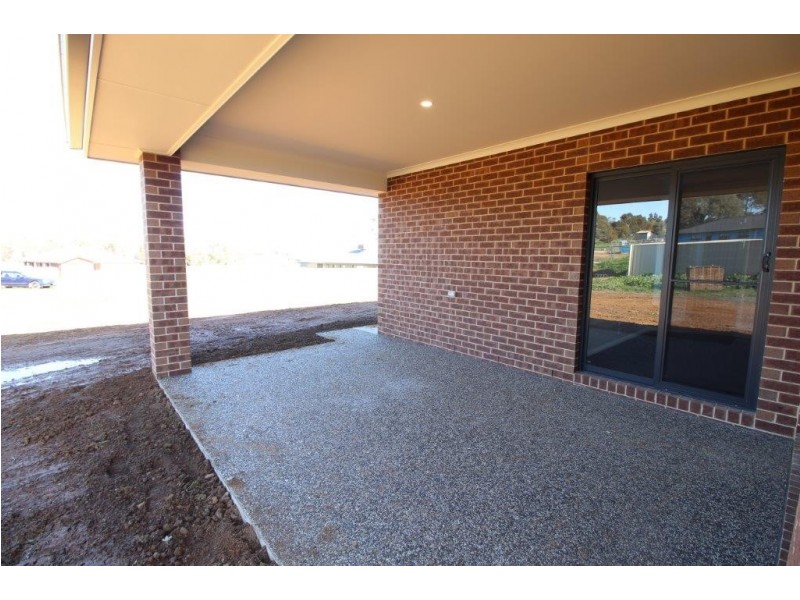 38 Stockman Circuit, Thurgoona NSW 2640