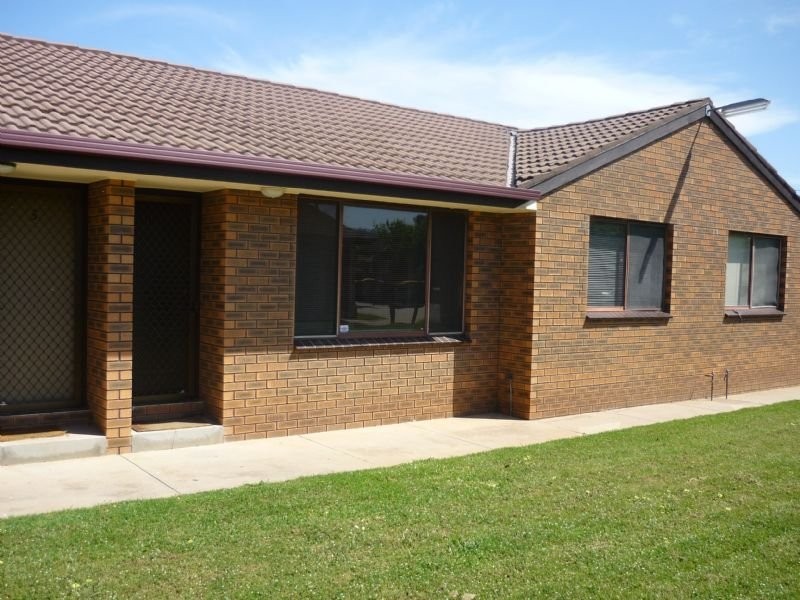 2/414 Bevan Street, Lavington NSW 2641