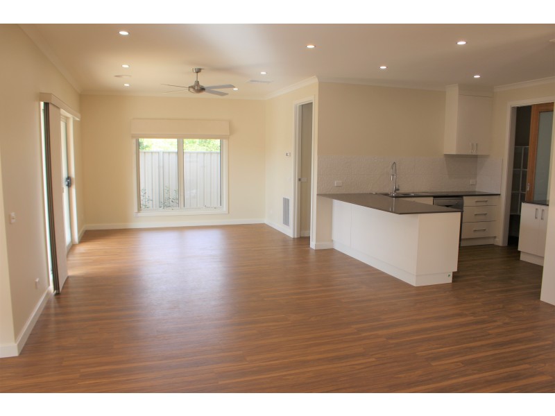 2/458 Union Road, Lavington NSW 2641