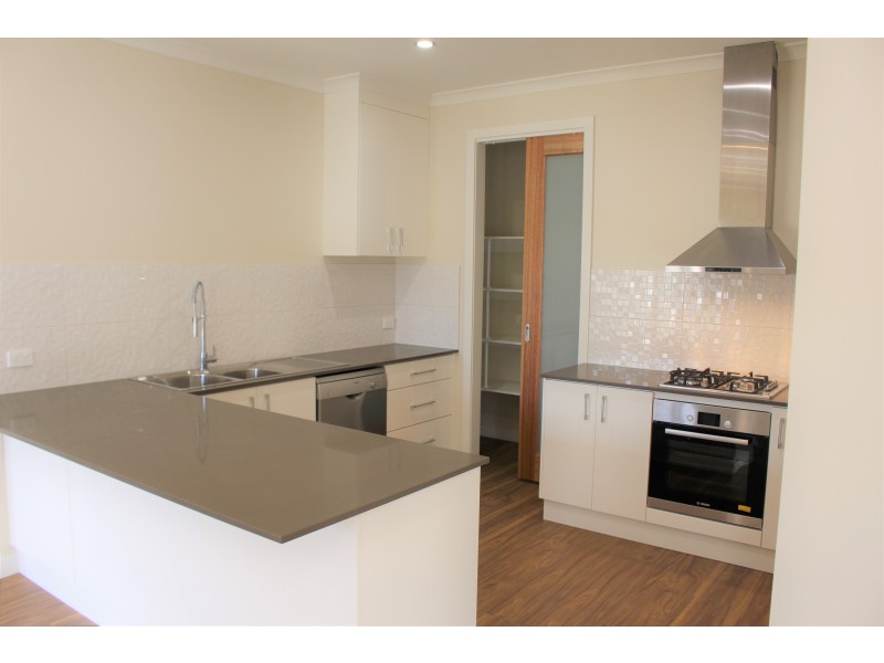 2/458 Union Road, Lavington NSW 2641