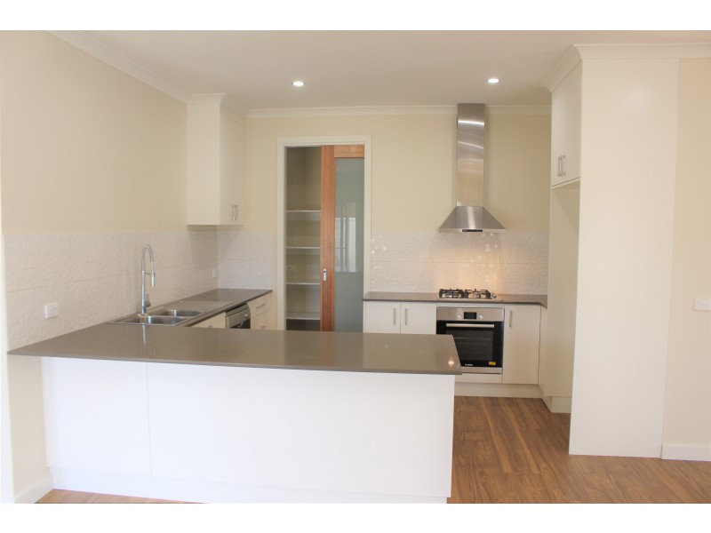 2/458 Union Road, Lavington NSW 2641