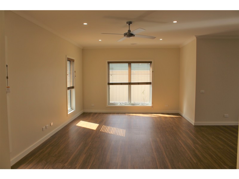 2/458 Union Road, Lavington NSW 2641