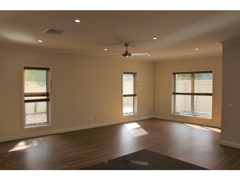 2/458 Union Road, Lavington NSW 2641