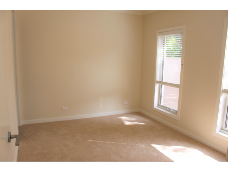 2/458 Union Road, Lavington NSW 2641