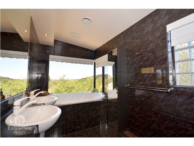 116 Duggan Street, Black Hill VIC 3350