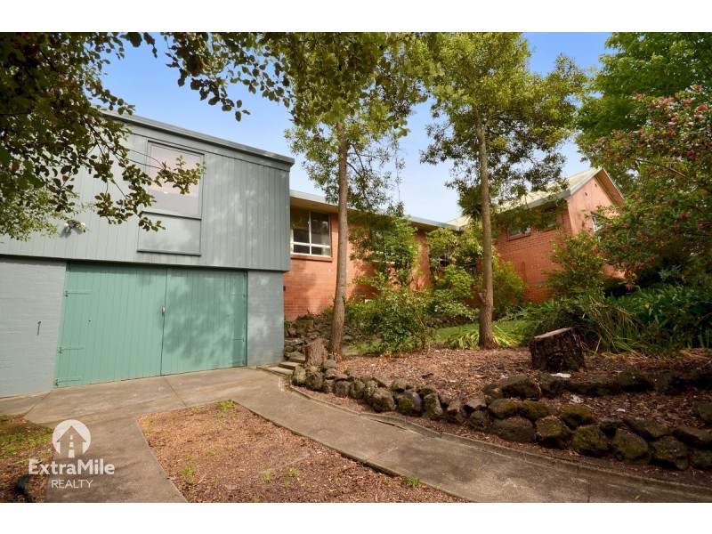 302 Lylia Avenue, Mount Clear VIC 3350