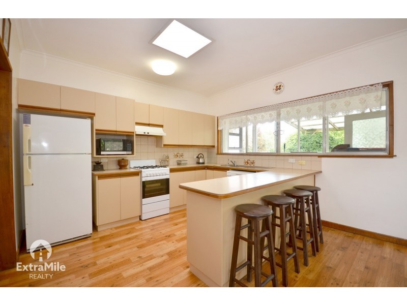 302 Lylia Avenue, Mount Clear VIC 3350