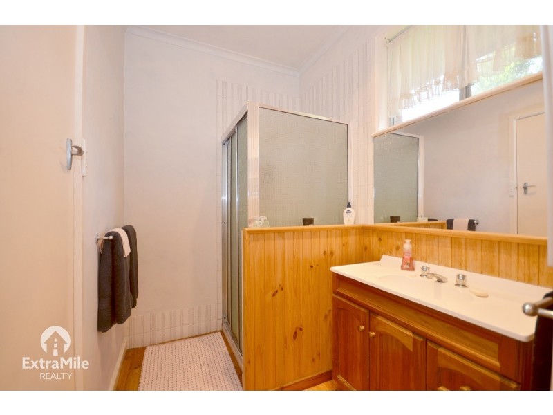 302 Lylia Avenue, Mount Clear VIC 3350