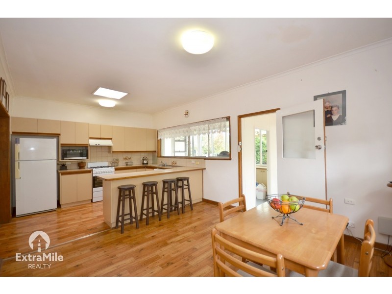 302 Lylia Avenue, Mount Clear VIC 3350