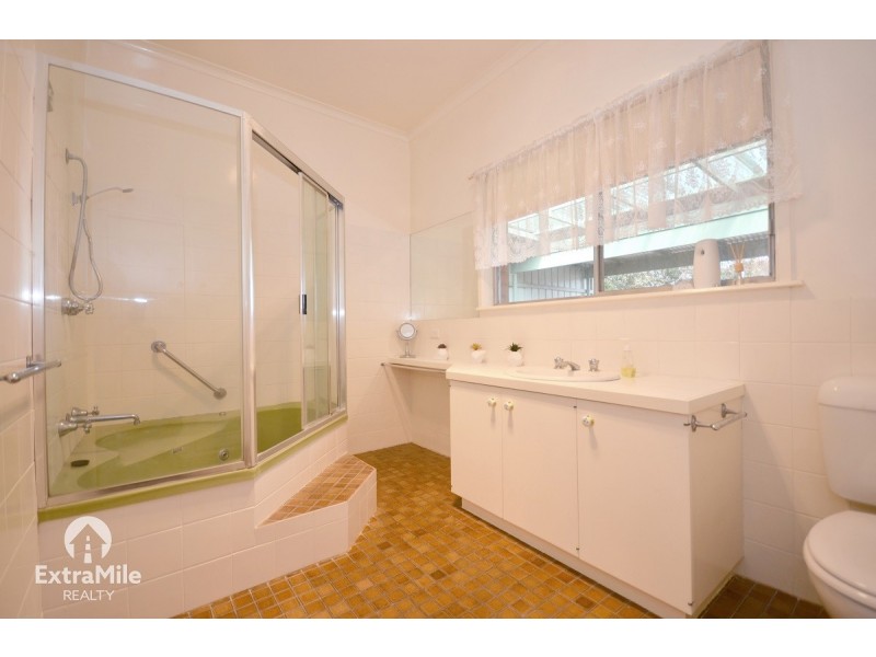 302 Lylia Avenue, Mount Clear VIC 3350