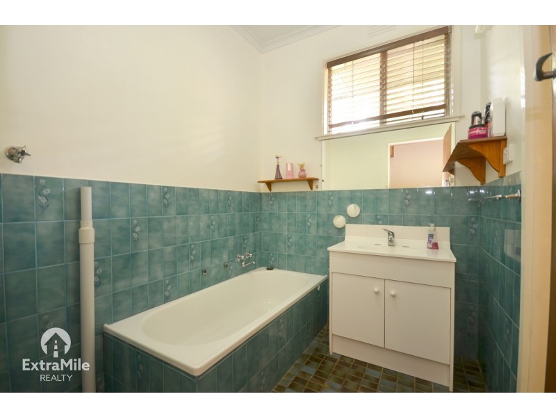 302 Lylia Avenue, Mount Clear VIC 3350