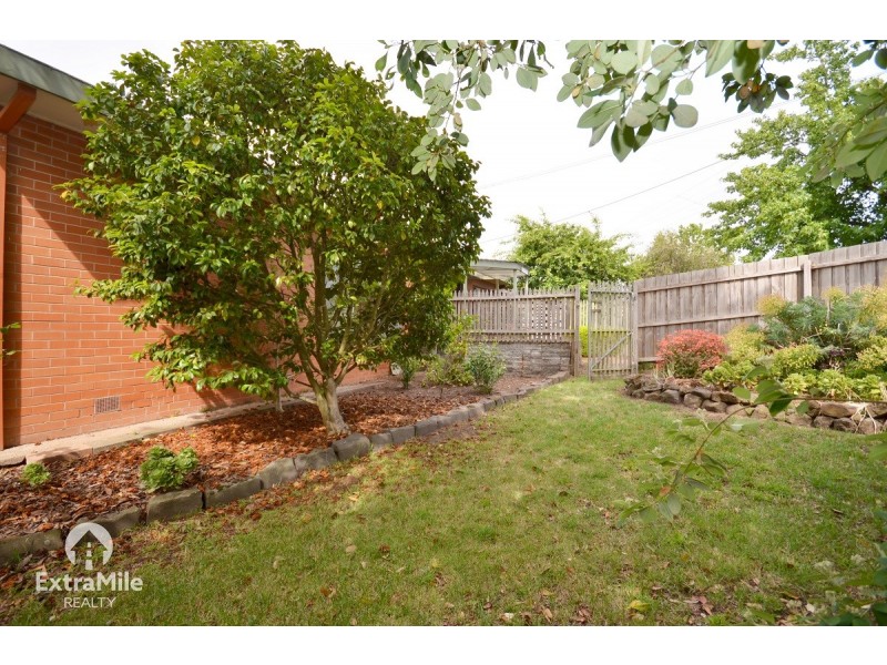 302 Lylia Avenue, Mount Clear VIC 3350