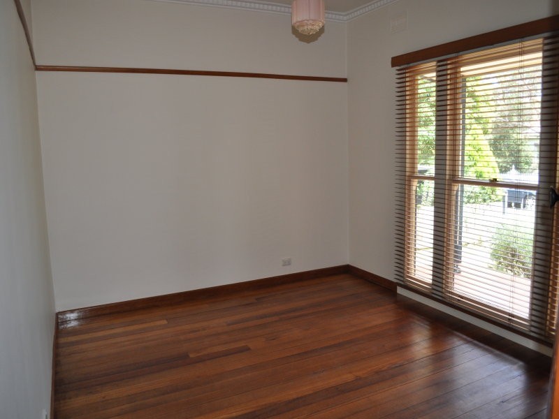 2 Galtes Crescent, Brunswick West VIC 3055
